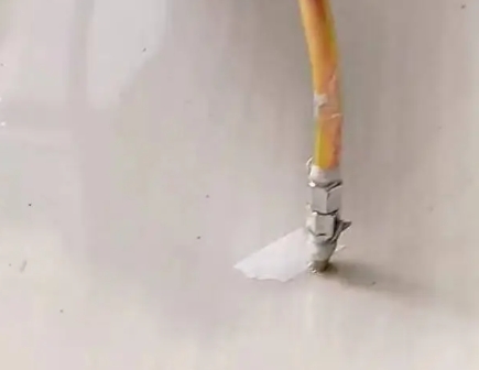 龙江瓷砖空鼓维修公司专业解答在瓷砖铺贴过程中，如果使用的砂料过粗（如全部使用了粗砂），可能会导致以下问题